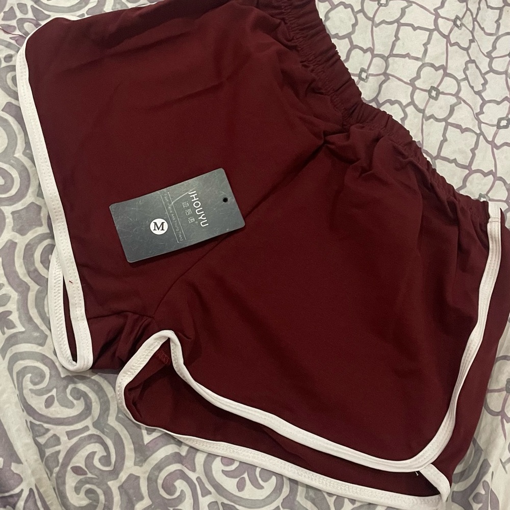 Red shorts - Picture 2 of 3